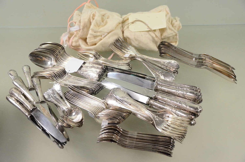 Controversieel pantoffel Coöperatie Antiek zilver: bestek, servies, zilveren kandelaars, verzilverd metaal…